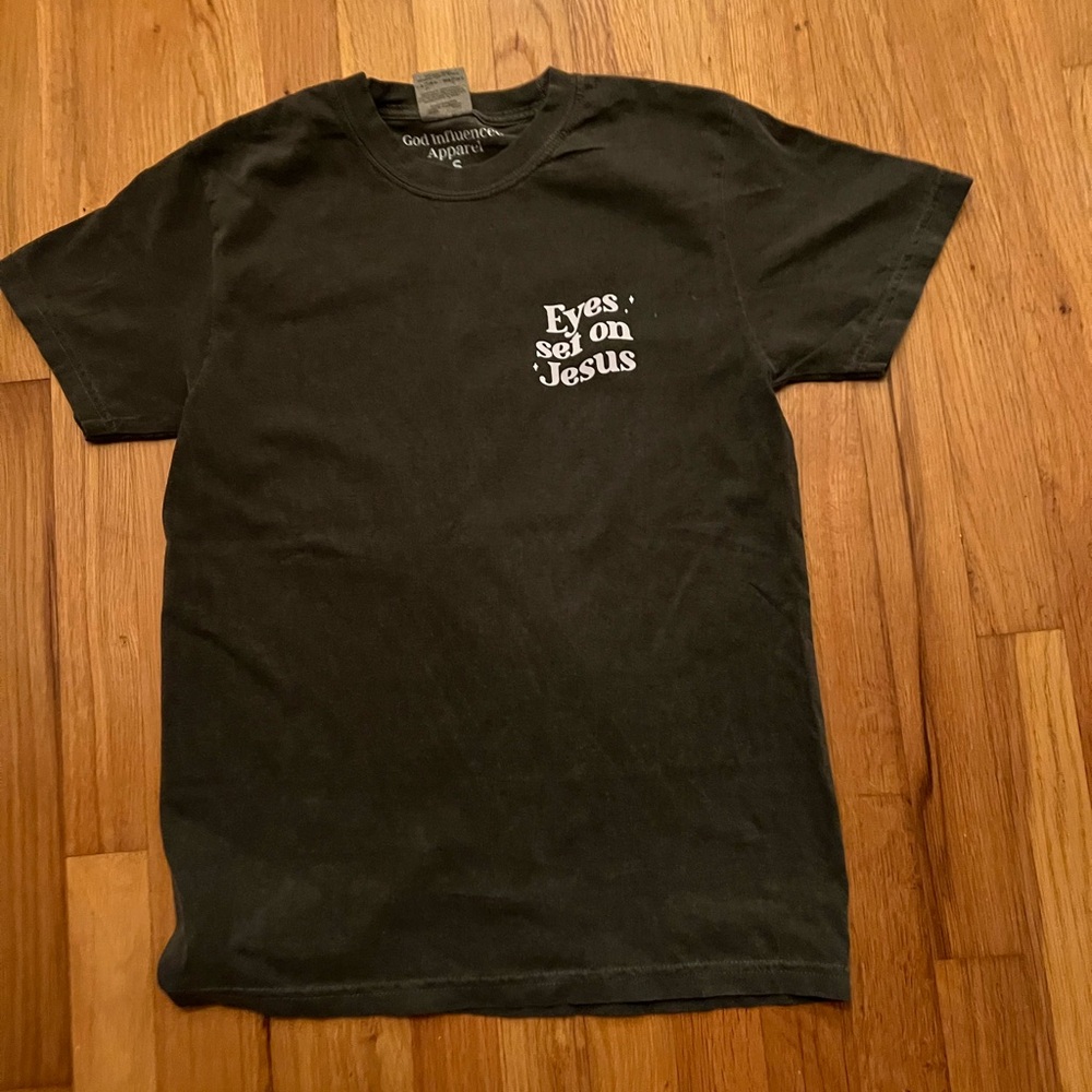 Eyes set on Jesus ( Jr woman’s tshirt size small)NWOT